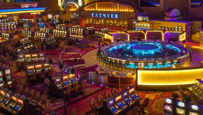 Slotman Casino کیسینو میں پوکر گیمز